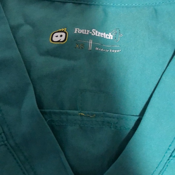 SCRUB TOP - Picture 2 of 3